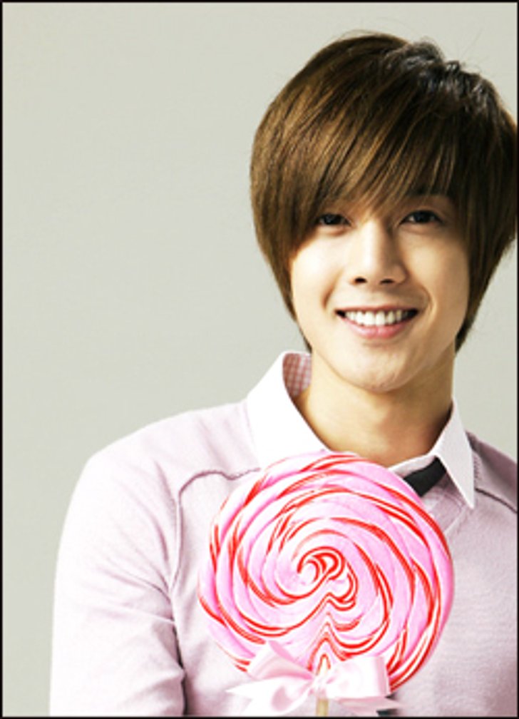 คิมฮยอนจุง ไข้ขึ้นสูง หมดสติ ถูกส่งตัวเข้ารพ. อย่างเร่งด่วน