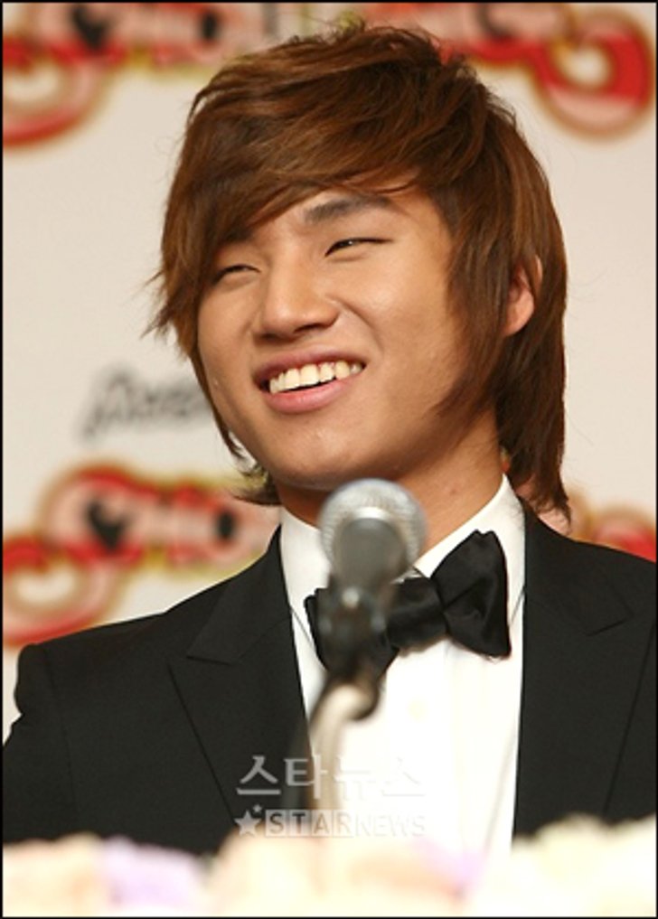 แดซอง - บิ๊กแบง รถชนทางกั้นถนน จมูกหัก