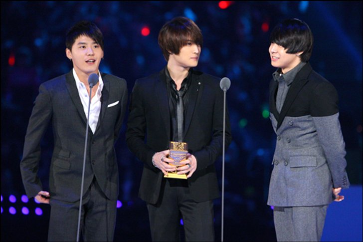 3 หนุ่ม ทงบังชินกิ เผยในงานแฟนมีทฯ "ผมอยากให้พายุลูกนี้พัดผ่านไปให้เร็วที่สุด"