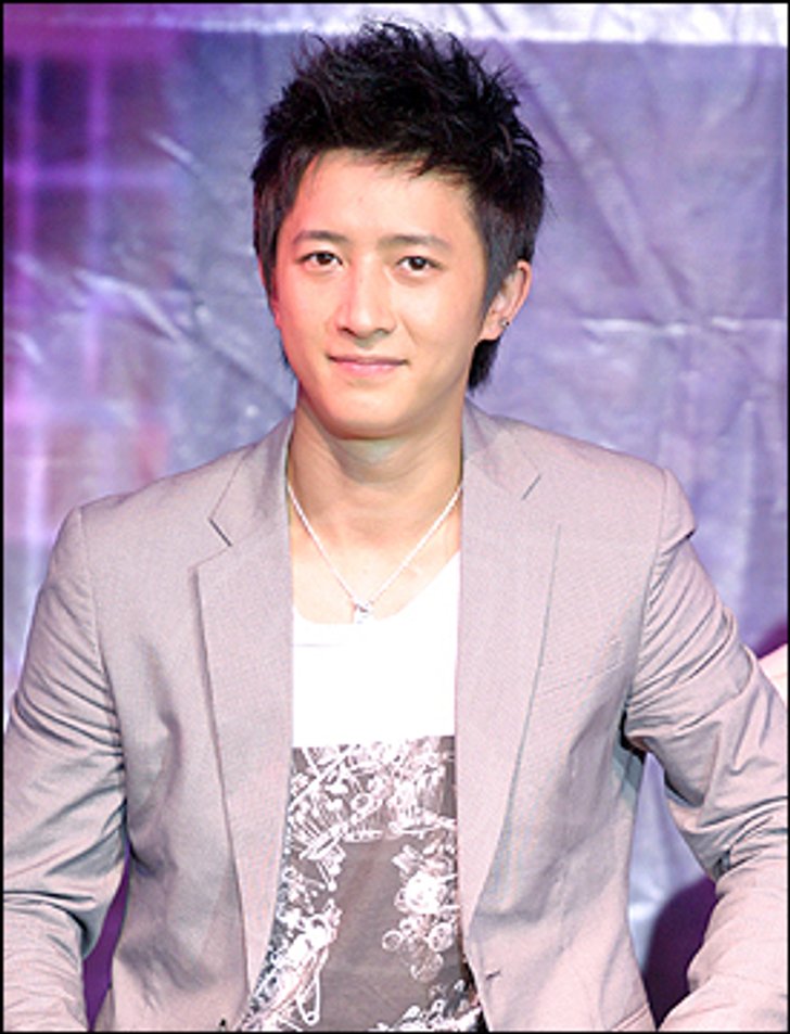 ฮันคยอง ( Super Junior ) ฟ้องยกเลิกสัญญา SM