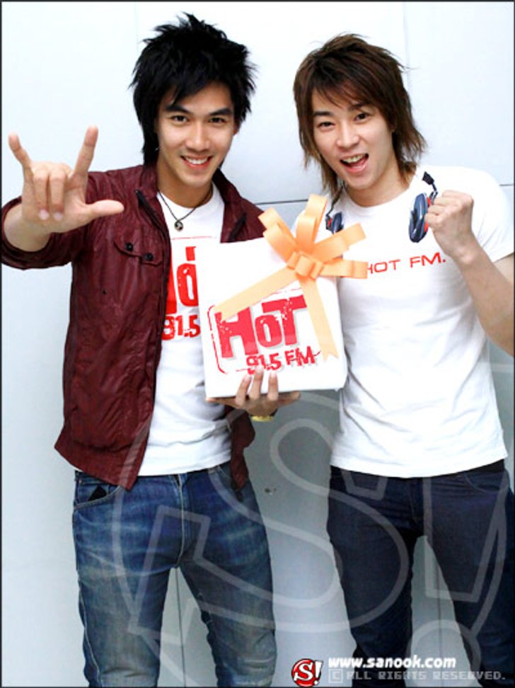 เป๊ก - เจได ชวนชาวฮอตลุ้นรับของขวัญปีใหม่