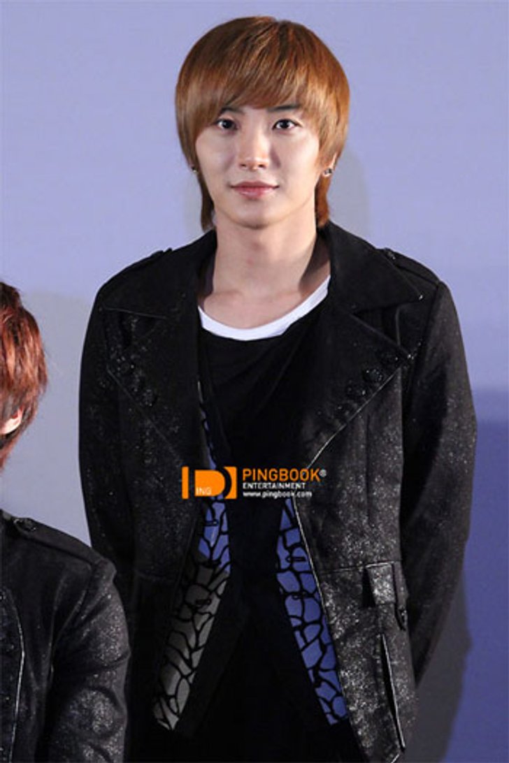 อีทึก (Lee Teuk) เริ่มปี 2010 ด้วยความเชื่อและกำลังใจเต็มร้อย