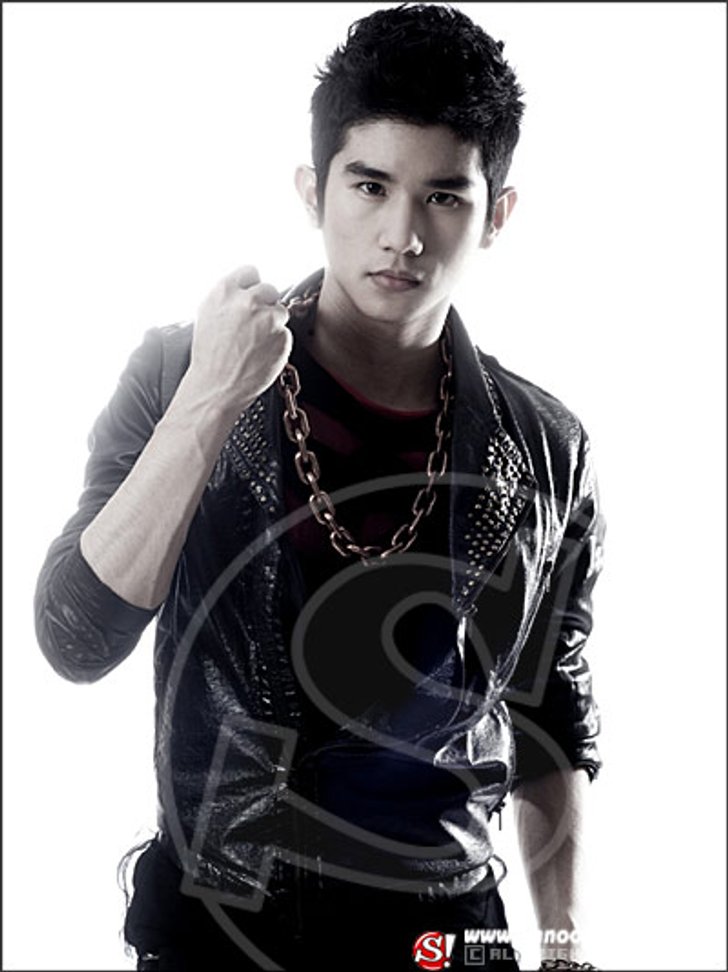 ป๊อปปี้ K-OTIC ตัวแทนนิสิตจุฬา ร่วมแจมเพลงประเพณีฟุตบอลจุฬา-ธรรมศาสตร์ ครั้งที่ 66