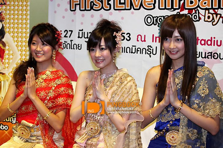 3 สาว Berryz Kobo สวมชุดไทยสุดงาม เอาใจแฟนไทย
