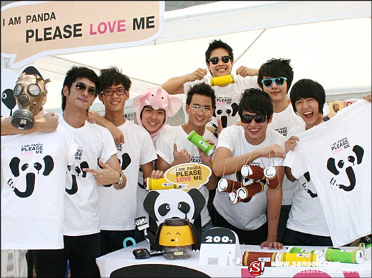 8 หนุ่ม โอไอซี รวมตัวทำดีขายเสื้อเพื่อช้างไทย