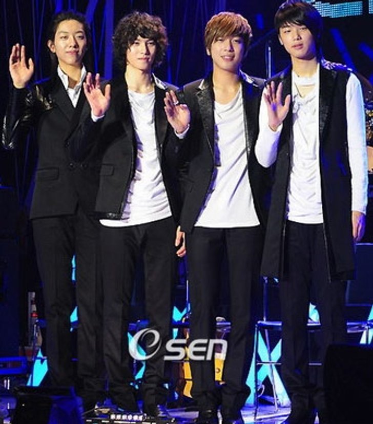 ผู้จัดการฉาว ตบหัวแฟนคลับ CNBLUE...