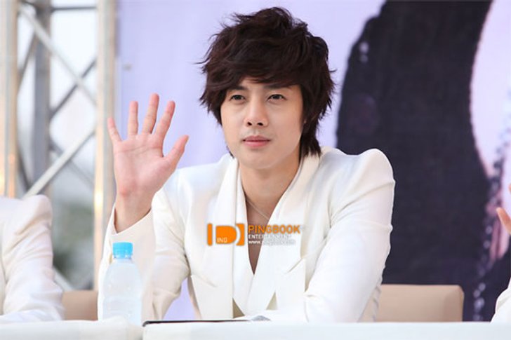 ลือหึ่ง คิมฮยอนจุง แห่ง SS501 เซ็นสัญญากับ BOF ฝ่ายบริษัทที่เกี่ยวข้องเผย ไม่จริง!
