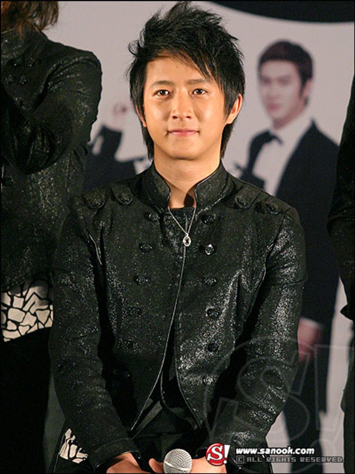 ค่าย SM เตือนหนุ่มฮันเกิง ยังเป็นศิลปินในสังกัด