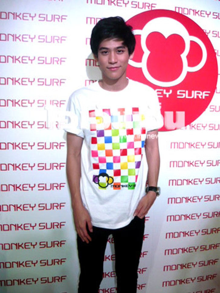 ผ้าแพร V9 เสน่ห์แรง หนุ่มพอร์ชตามเชียร์ติดขอบเวทีเอเอฟ