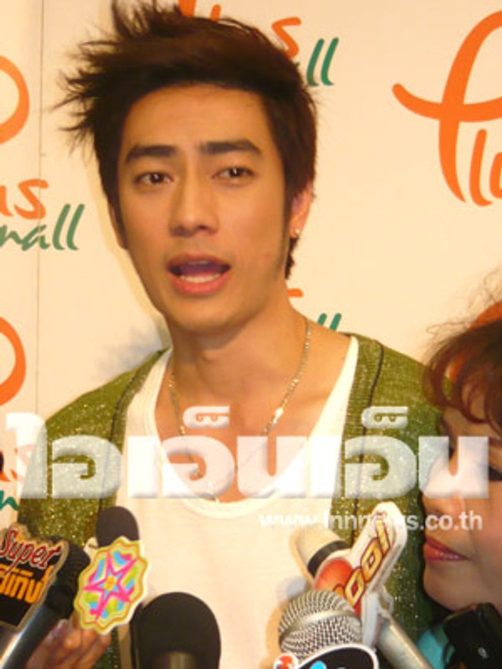 ฟิล์ม ปัดเล่นจ้ำจี้นอกจอ เจนี่