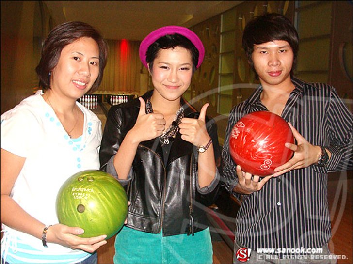 แฟนคลับปลื้ม!! พ้อย เทคแคร์ใกล้ชิดในกิจกรรม Meet&Greet
