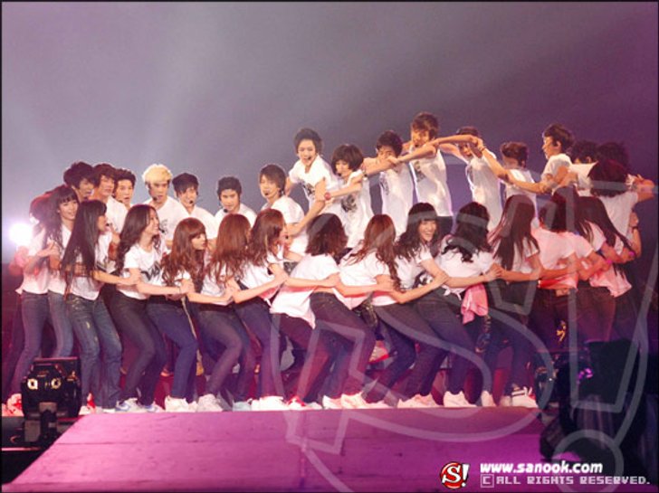 โฟร์-มด ขน 41 ศิลปิน ระเบิดความมันส์ กามิกาเซ่ เวฟ คอนเสิร์ต ครั้งที่ 2