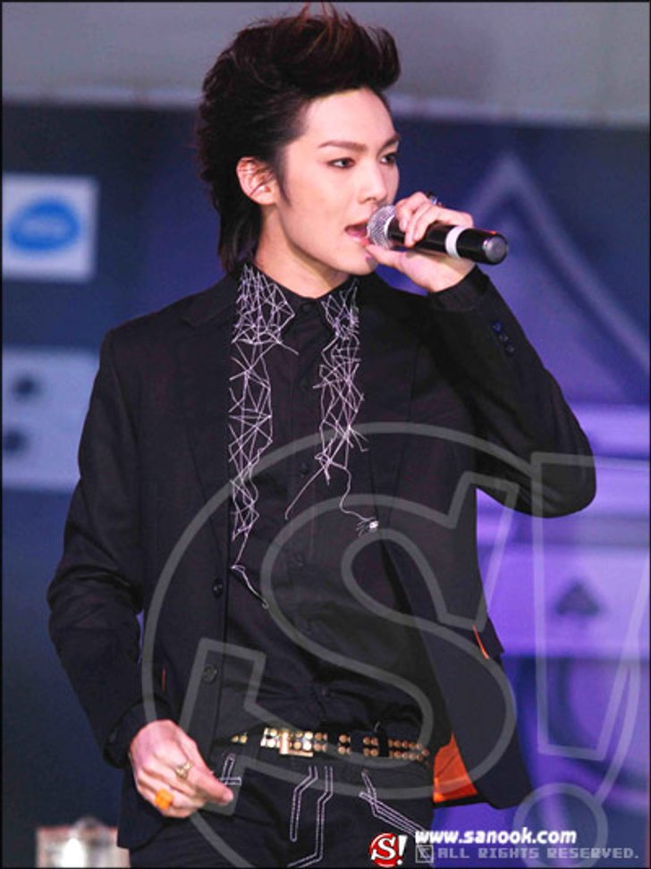 แฟนเพลงกริ๊ดสนั่น พาร์ค พารากอน เชียร์ แบล็ค แจ็ค เปิดตัวอัลบั้มใหม่!!
