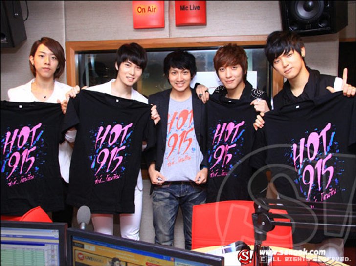 แกรมมี่แทบแตก C.N. BLUE บุกคลื่น HOT 915