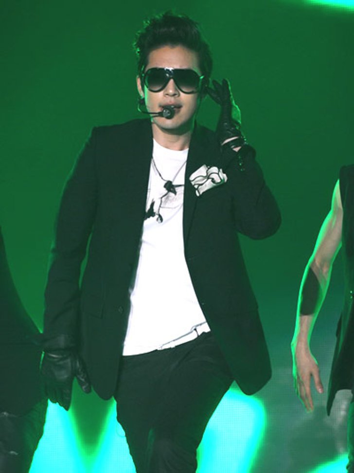 7 ซูเปอร์สตาร์เกาหลี ถล่มเวที K-POP Charity Part 2 แฟนคลับแห่กรี๊ดล้นไบเทค หวิดจลาจล!!