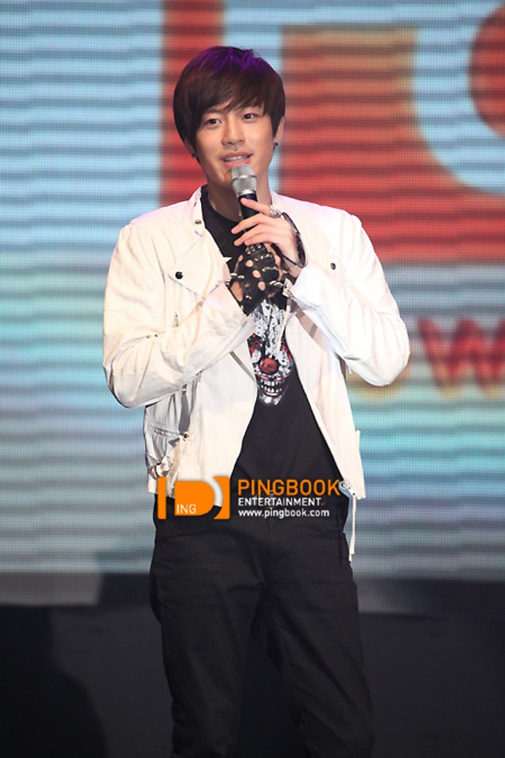 เซเว่น (Se7en) ต่อสัญญากับ YG Entertainment อีก 2 ปี