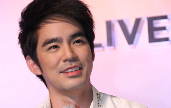 D2B บอยแบนด์พลุแตก! บีม กวี จำไม่ลืม ลืมไม่ลง