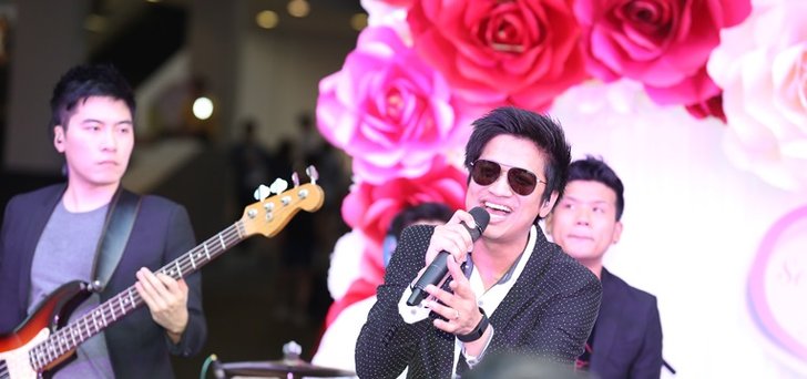 มุก-เมฆ และ วง jetset'er ร่วมแจมงานวาเลนไทน์ Siam Square One