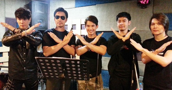 พร้อมสุดพลัง “เจมส์-โดม” นำทีม The Next ซ้อมอุ่นเครื่อง!!