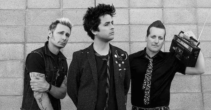 Green Day ต่อต้าน Trump อย่างเผ็ดมันในวิดีโอ "Troubled Times"
