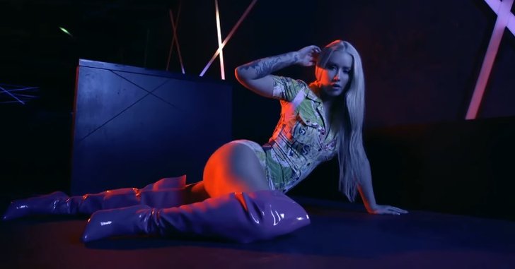 Iggy Azalea วาดลวดลาย Twerk เซ็กซี่เด้งดึ๋ง กับ "Mo Bounce"