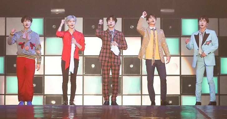 สมการรอคอย! SHINee จัดเต็มให้แฟนเพลงไทยเต็มอิ่มทุกเพลงฮิต