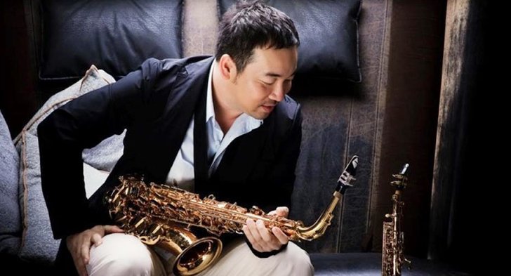“โก้ Mr. Saxman” น้ำตาซึมเข้ารับโล่ “รางวัลศิษย์เก่าเกียรติยศ จุฬาลงกรณ์มหาวิทยาลัย”