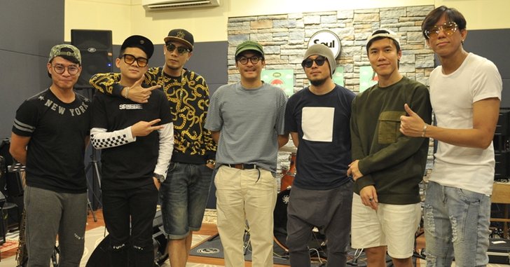 Mild, Scrubb ฟิตเต็มที่พร้อมลุยฝน ในคอนเสิร์ต Singing in the Rain