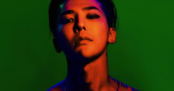 G-Dragon ถึงไทยแล้ว แฟนๆ รอรับที่สนามบินเพียบ (มีคลิป)