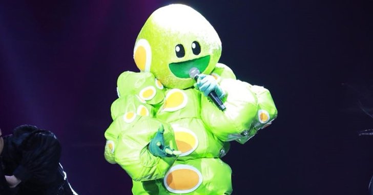 6 ศิลปินหนุ่มเสียงเท่ ที่แฟนๆสงสัยว่าเป็น "หน้ากากหนอนชาเขียว"