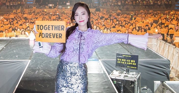 เจสสิก้า จอง โชว์เสียงใสราวกับนางฟ้าบนสวรรค์ในมินิคอนเสิร์ต On Cloud Nine