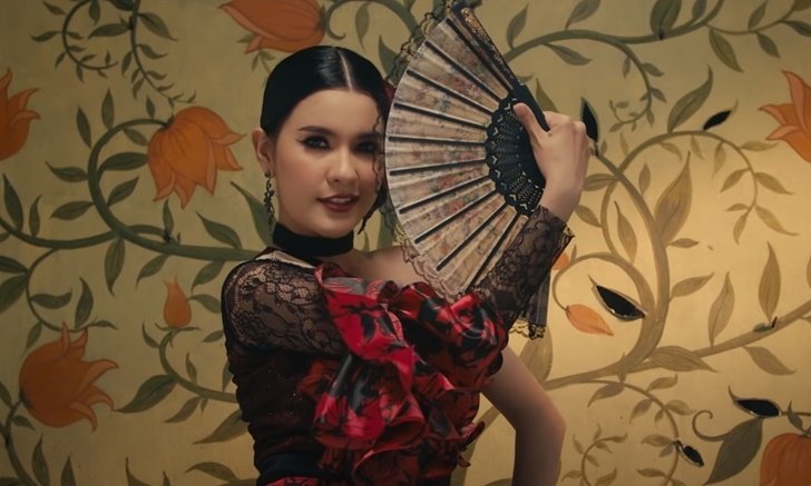 สวยไร้ที่ติ! "เปาวลี" เปลี่ยนลุคสะกดใจแฟนๆ ในเอ็มวีเพลงใหม่ "พ่อเจ้าประคุณทูนหัว"