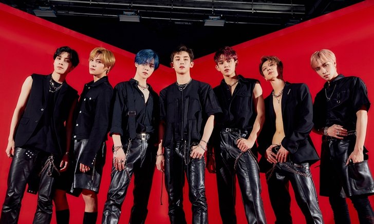 WayV ปล่อยเอ็มวีสีแดงดำพร้อมลุคแบดกายสุดเท่ใน “Bad Alive” (English ver.)