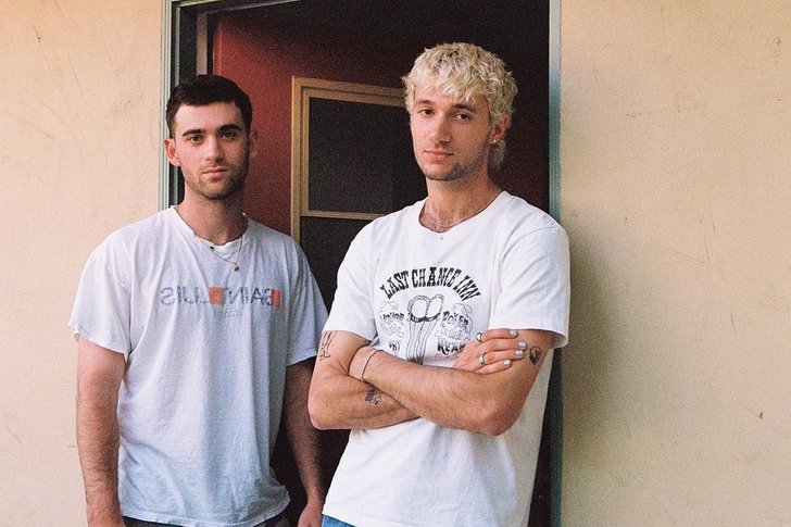 Alexander 23, Jeremy Zucker ชวนเปรียบเทียบ ‘90s กับปัจจุบัน ผ่าน live video