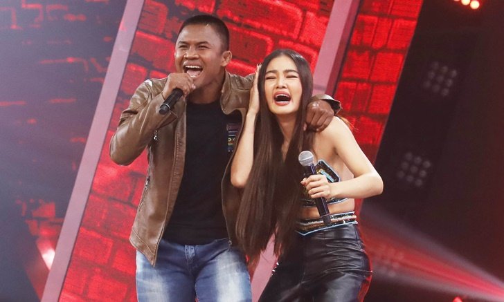 "กระแต-บัวขาว" เจอคอมเมนต์ถล่มทลาย หลังโชว์เพลง "มือปืน" ใน "ร้องข้ามกำแพง"