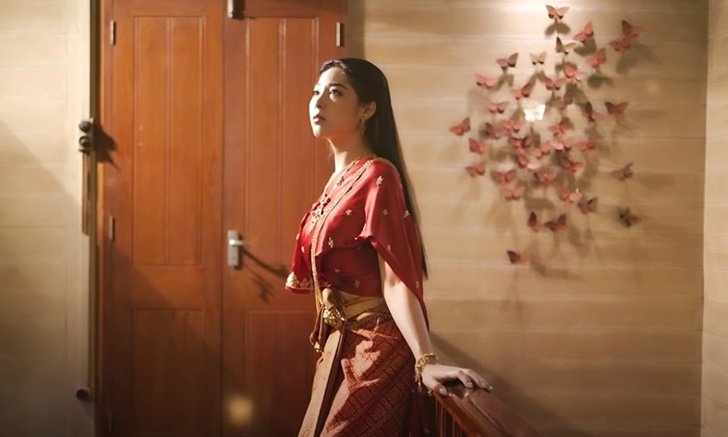 "หวาย" สวมชุดไทยคัฟเวอร์เพลง "สองใจ" ปังจนแฟนๆ บอกว่าดูแล้วขนลุก