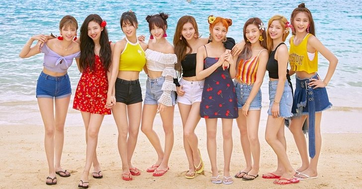 TWICE คัมแบ็คพร้อมลุคน่ารักสดใสริมทะเลใน "Dance The Night Away"