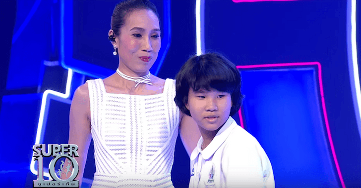 รัดเกล้า อามระดิษ เซอร์ไพรส์มือระนาดเอกรุ่นเด็ก! ขณะทำโชว์หาเงินช่วยพี่สาว