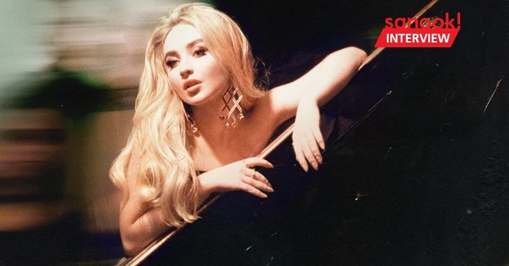 “Sabrina Carpenter” ชีวิตหลายบทบาท และจิตวิญญาณแห่งการเป็นศิลปินที่เติบโตเกินอายุ