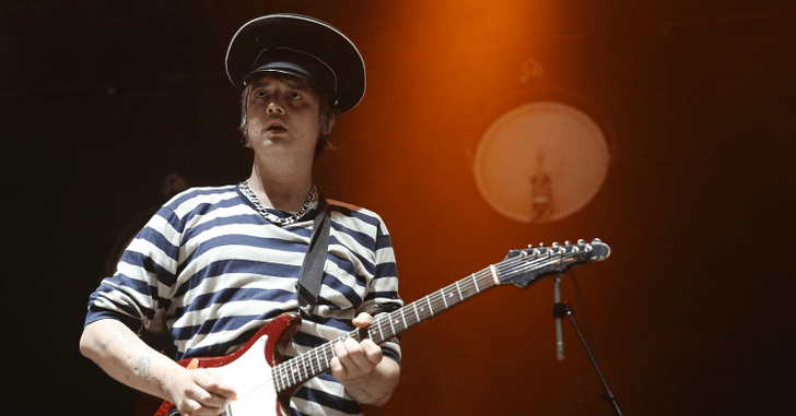 Pete Doherty นักร้องนำ The Libertines เข้าโรงพยาบาลเพราะโดนหนามเม่นแคระทิ่ม!
