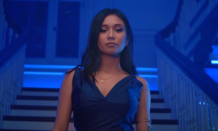 NIKI ตัวแทนไม้หนึ่งจากอัลบั้ม Head In The Clouds II ในเพลงใหม่ “Indigo”