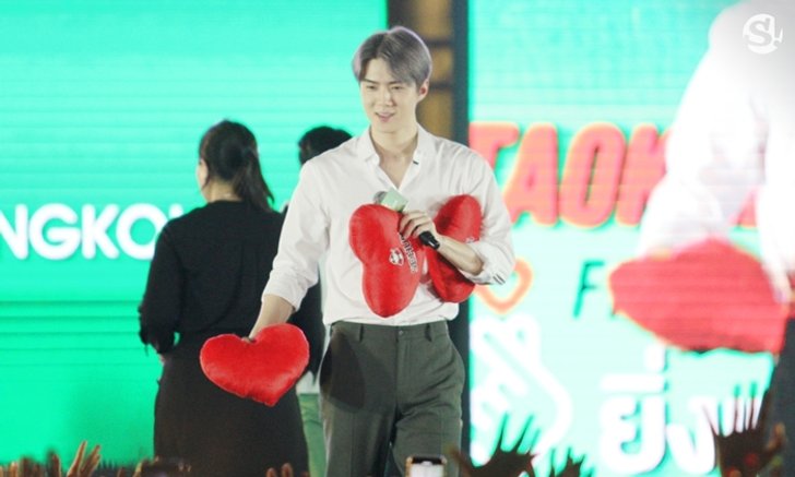 เซฮุน EXO เซอร์ไพรส์แฟนไทย เขียนคำว่า “รัก” พร้อมปาหัวใจใส่รัว ๆ