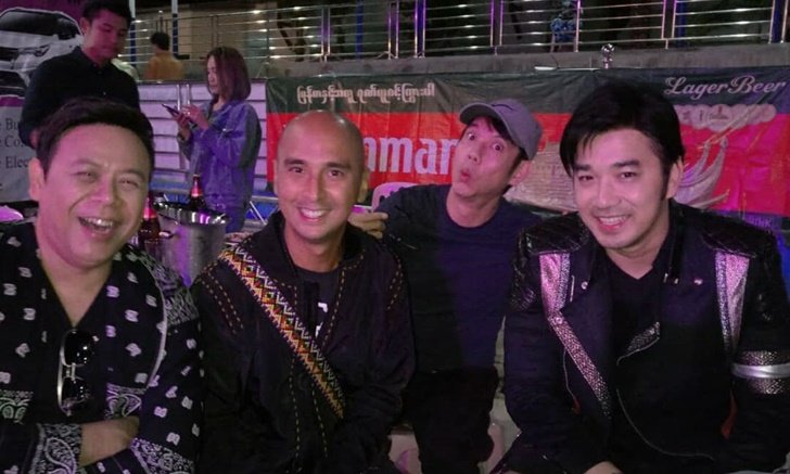 "ทัช ณ ตะกั่วทุ่ง" โพสต์รูปเพื่อนศิลปินยุค 90 เจอ "ต๊ะ BoyScout" คอมเมนต์แซว