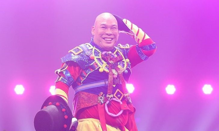 "โหน่ง ชะชะช่า" เจอแฟนๆ รุมแซว หลังไปร้องเพลงในรายการ "The Mask งานวัด"
