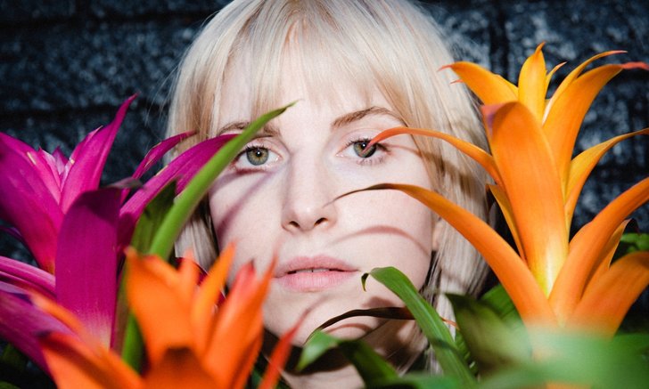 Hayley Williams แห่ง Paramore อุ่นเครื่องอัลบั้มเดี่ยวด้วยเพลงใหม่เหงาจับใจ “Why We Ever”