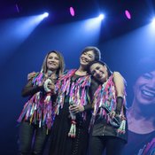 สาว สาว สาว
