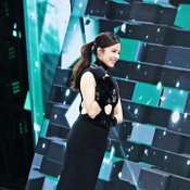 ร้องข้ามกำแพง