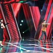 ร้องข้ามกำแพง