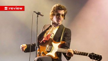 รีวิวคอนเสิร์ต Arctic Monkeys Live in Bangkok 2023 เดือดดาลไม่เกรงใจอายุ คุ้มกับที่รอมา 18 ปี