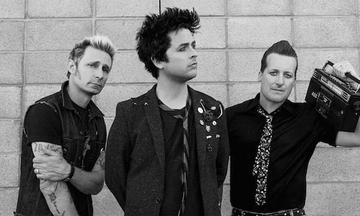 Green Day ต่อต้าน Trump อย่างเผ็ดมันในวิดีโอ "Troubled Times"